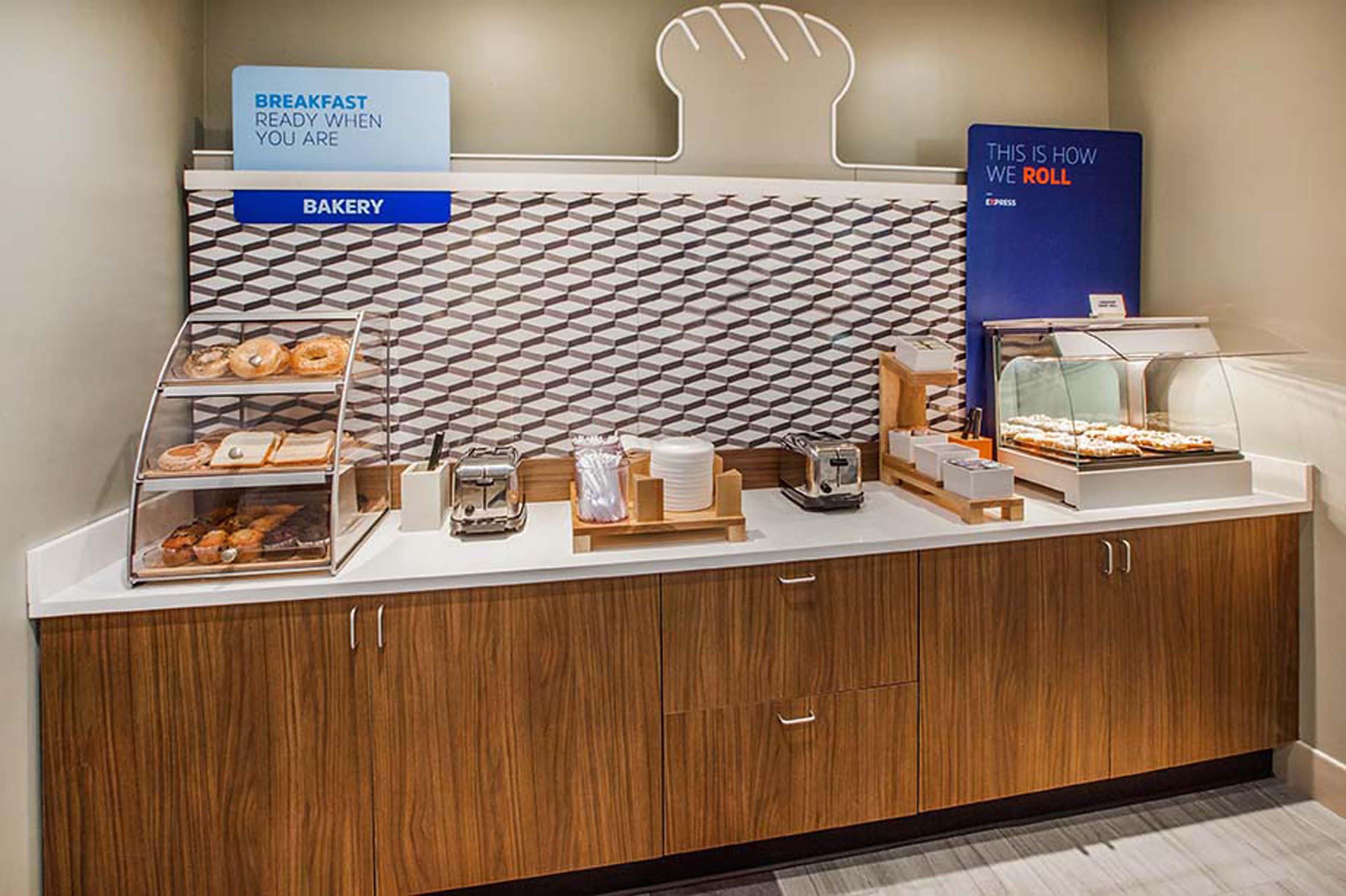 Holiday Inn Express & Suites Tulsa Midtown By Ihg Exteriér fotografie