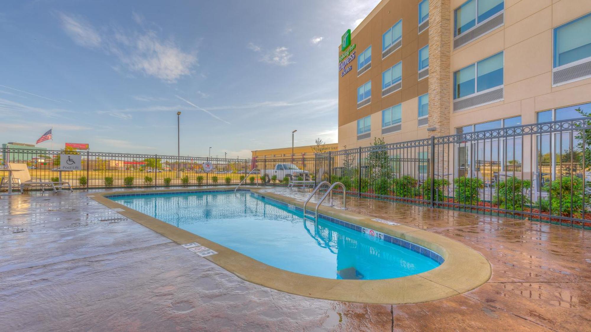 Holiday Inn Express & Suites Tulsa Midtown By Ihg Exteriér fotografie